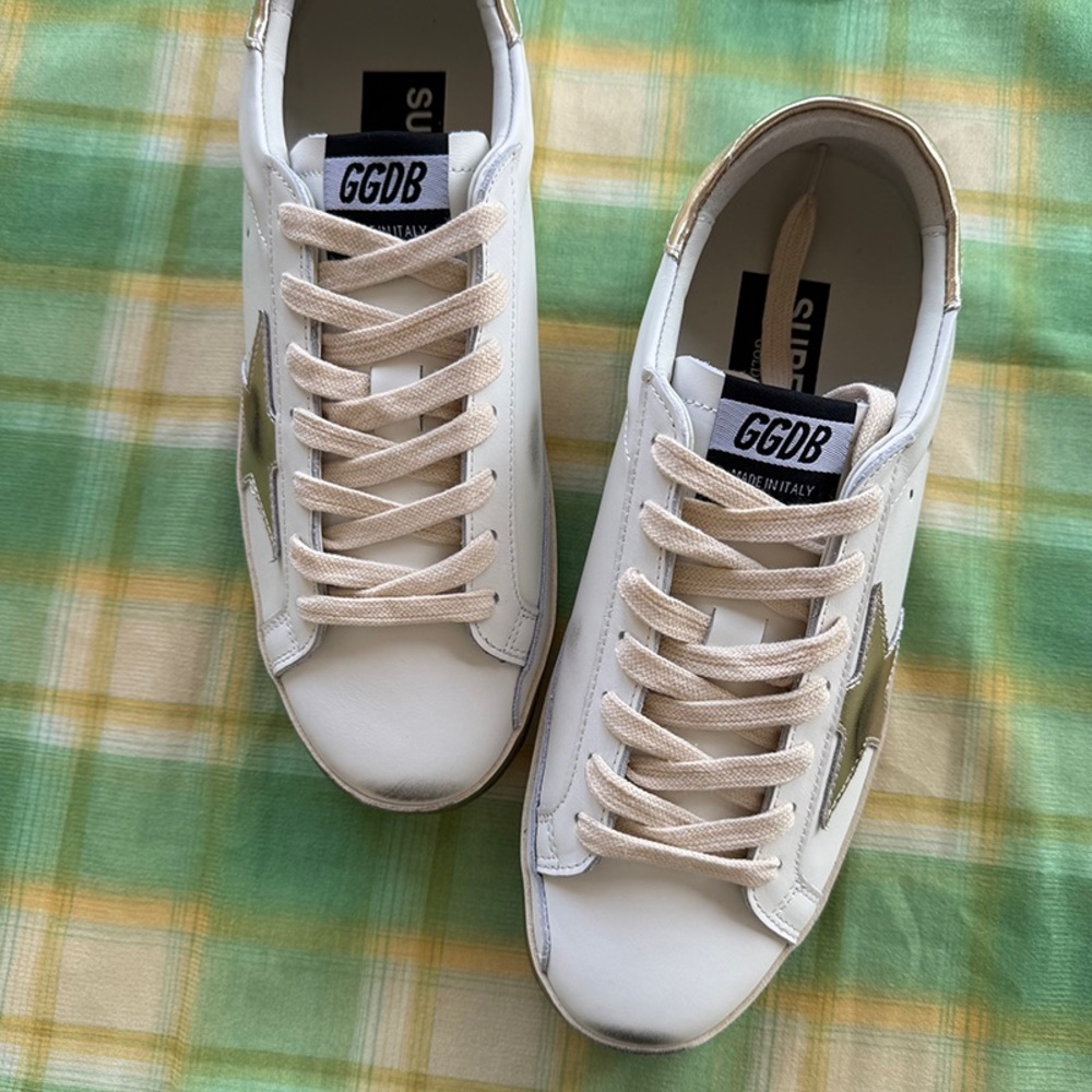 Golden Goose Low-Top White Leather Sneakers with Gold Heel Accent - Picture 2 of 7